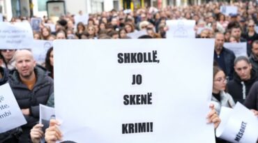 Protesta Dhunen Ne Shkolla