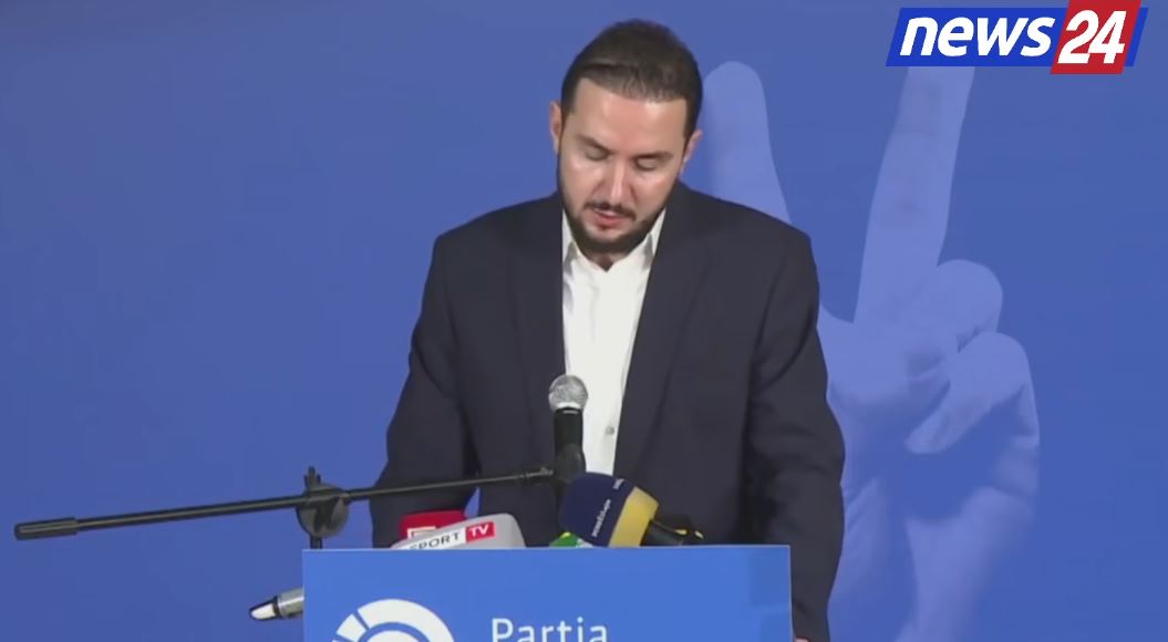  Militanti demokrat lufton  por nuk dëgjohet   Ervin Salianji kritika ndaj kryesisë së PD  Duhet t i themi të vërtetat ashtu s   