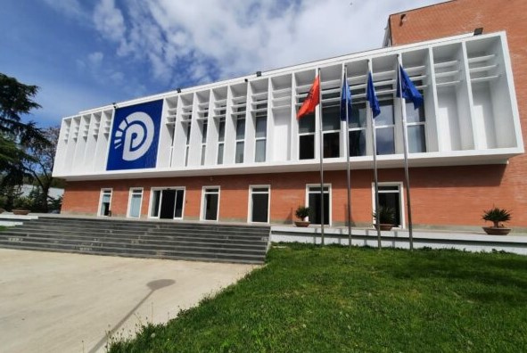 Berisha iu rikthye foltoreve  anëtari i Kryesisë së PD  Keltis Kruja kundër  S kanë më kuptim  humbën thelbin kur u kthy   