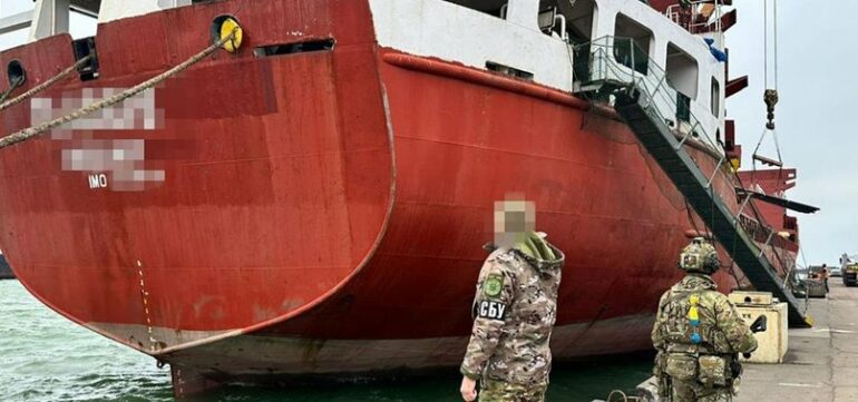 Ukraina Ndalon Një Anije