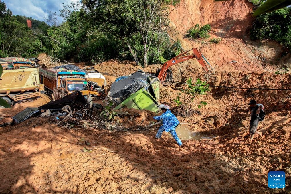 numri-i-te-vdekurve-nga-permbytjet-dhe-rreshqitjet-e-tokes-ne-indonezi-rritet-ne-712