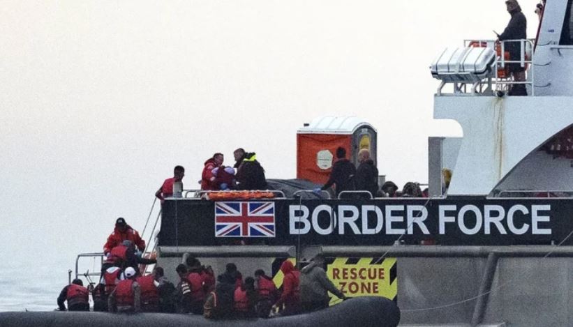 debati-per-emigrantet-britania-ashperson-masat-shqiptareve-me-azil-te-refuzuar-u-ofrohen-deri-ne-10-000-paund-per-t-u-kthyer