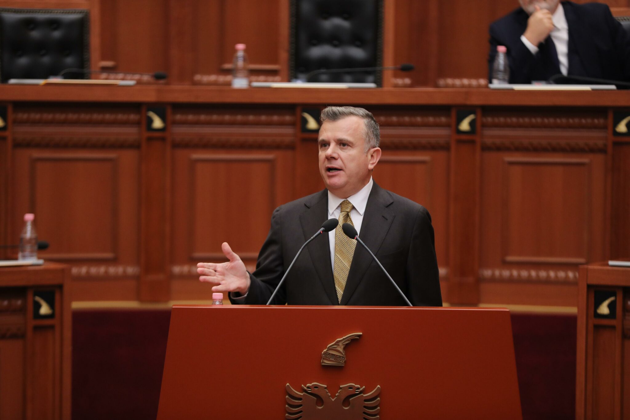 “1.250 ditë në shkelje të ligjit”, Balla i prerë me opozitën: Sot ...