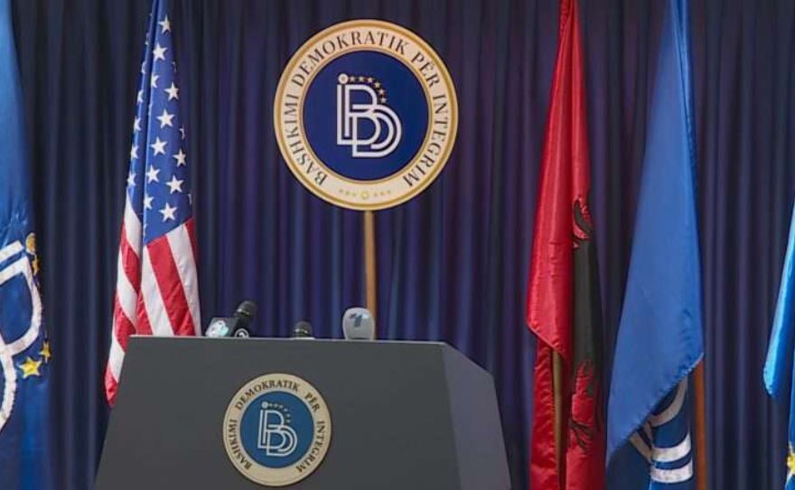  Kosova nuk është  Metohi    BDI  Qeveria po deformon historinë e Kosovës në librat shkollore