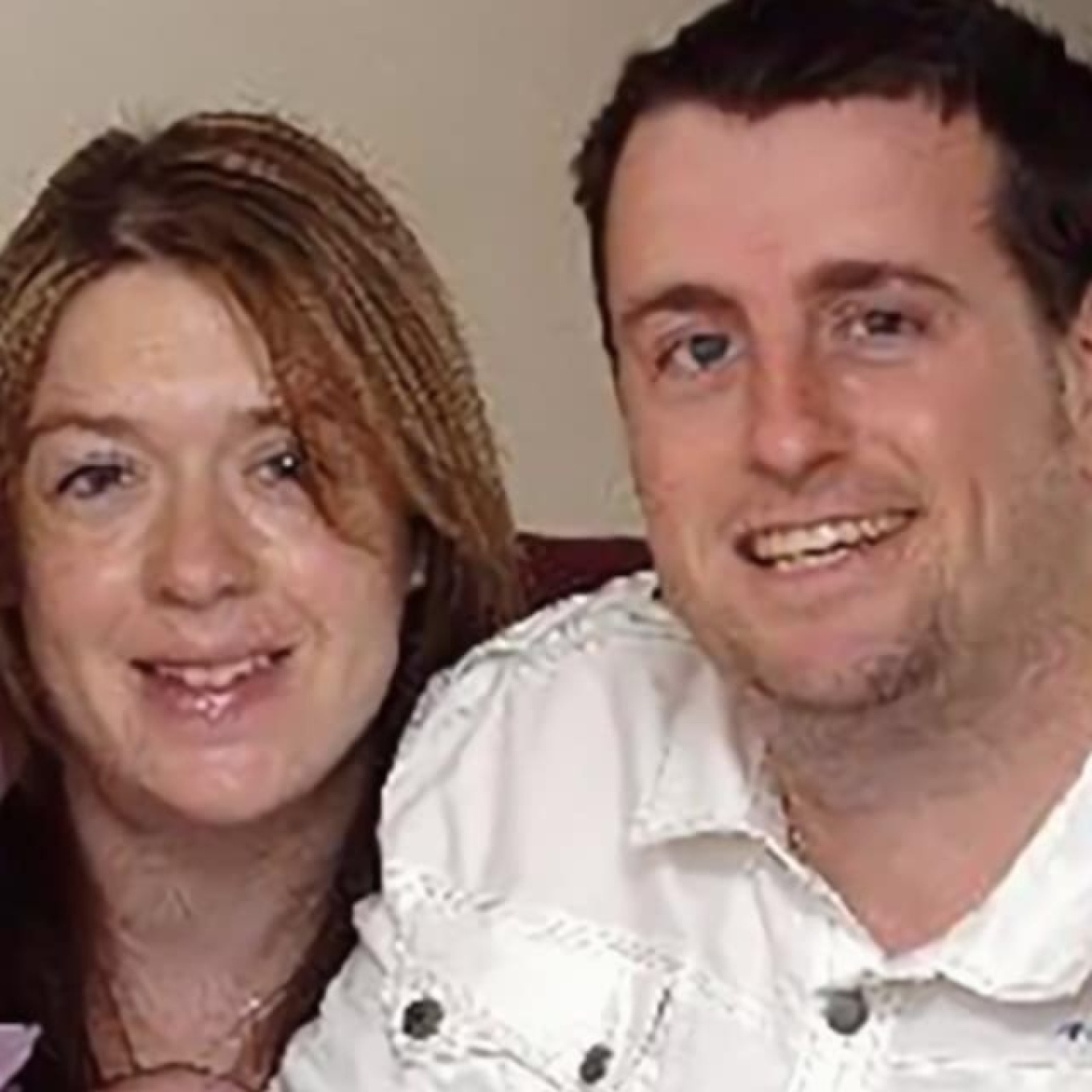 Britani  një burrë 49 vjeçar akuzohet se ka droguar dhe përdhunuar ish gruan e tij për 13 vjet së bashku me pesë burra