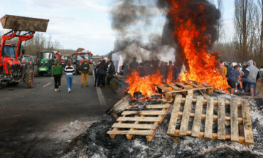 C35eebc1 France Farmers Protest (1)