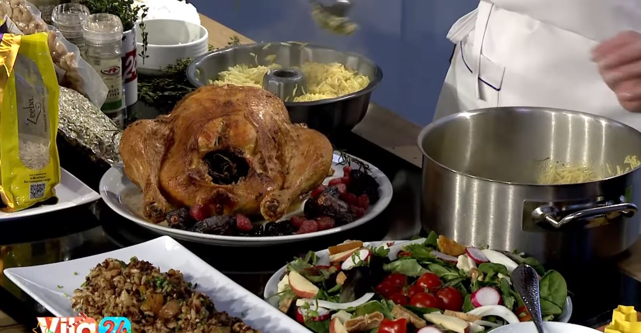 Gjel deti i pjekur  Pilaf tradicional dhe Sallatë festive  Recetat e ditës