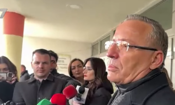 Kandidati i PDK për Kryeministër  Bedri Hamza voton në Mitrovicë  Do të bëj maksimumin që Kosova të ketë sa më shpejt instituc   