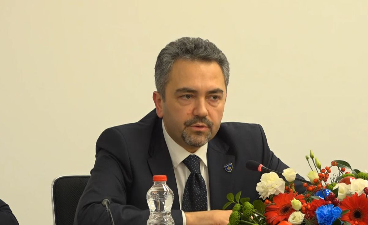 Zgjedhjet/ “Integriteti i votës nuk do të cënohet”, kreu i KQZ në Kosovë: Procesi i votimit vijon normalisht. Ka pasur disa ndërprerje të energjisë, por pa probleme