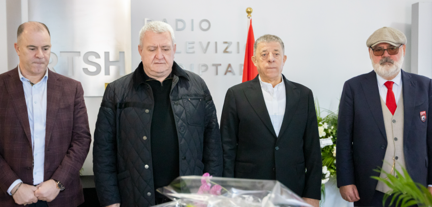 Homazhet në nderim të Ismet Bellovës  Presidenti Duka  Zëri i tij e bëri futbollin shqiptar pjesë të çdo familjeje