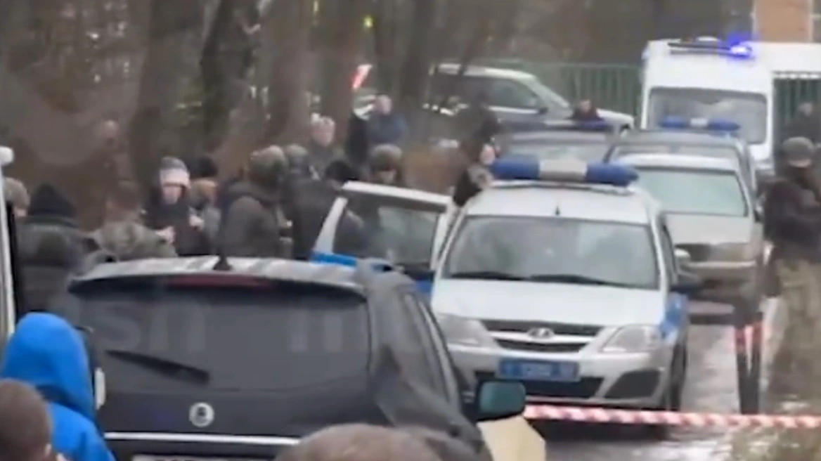 Sulm me thikë në një shkollë fillore në Moskë  humb jetën një nxënës  plagoset roja