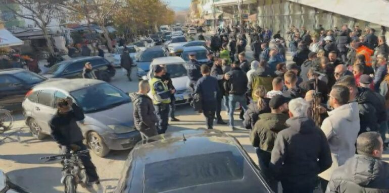 Protesta Vlore Per Ujin