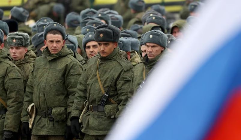 Dekreti i Putinit detyron të huajt në Rusi të nënshkruajnë kontratë me ushtrinë