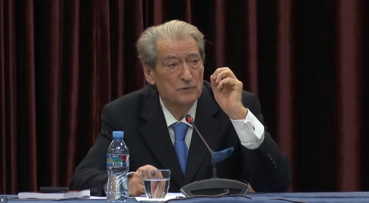  Një person trokiti në derë ditën e zgjedhjeve   Berisha tregon si u kërcënuan qytetarët  Zarfi me një mesazh 