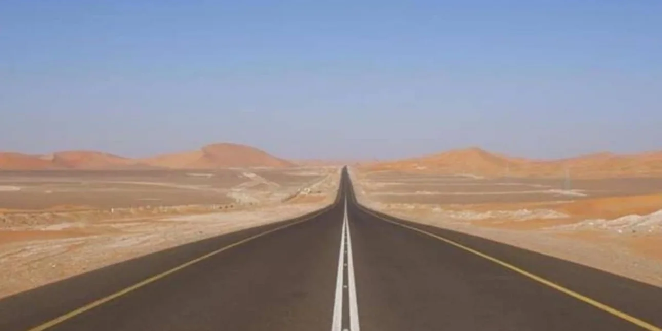 Rruga më e drejtë në botë  si është të ngasësh makinën 240 km pa kthyer timonin asnjëherë 