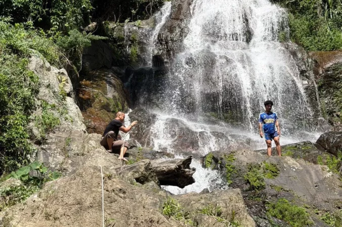 1 Pay French Tourist Falls To His Death While Taking Selfie At Notorious Waterfall On Thai Island