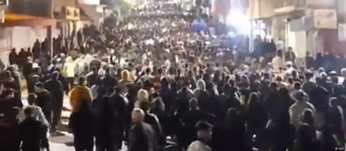 kaosi-dhe-protestat-ne-iran-rritet-numri-i-viktimave-pas-perplasjeve-me-policine