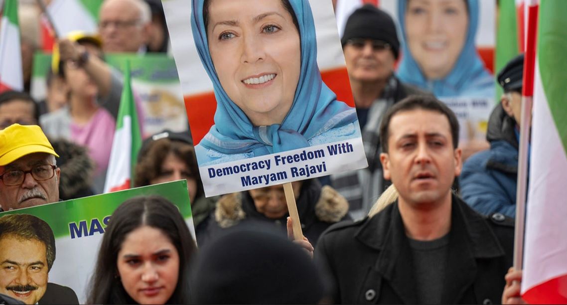 Protestuesit   ndezën  vendin prej dy javësh  Kush është Maryam Rajavi  që shihet si  zgjidhje e gatshme  për të    
