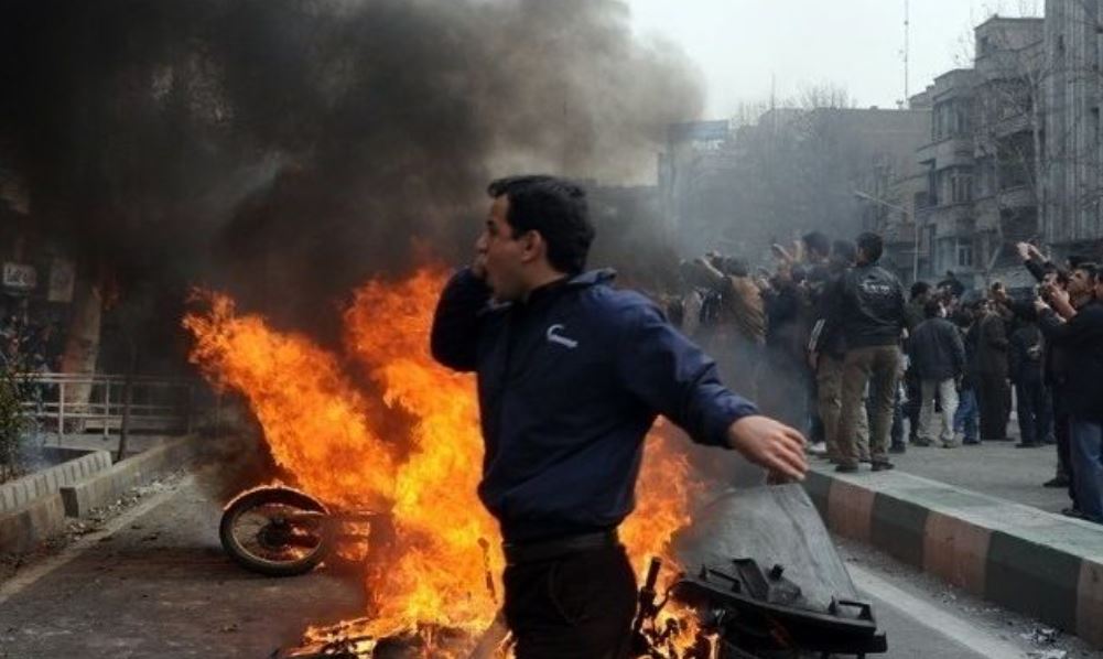  Po luftojmë një regjim barbar me duar të zbrazëta   Dëshmi nga shtypja vdekjeprurëse e protestave nga mullahët në   