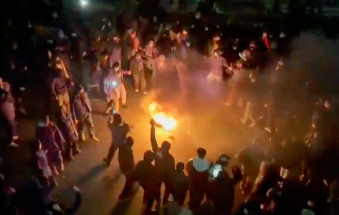 Protesta masive dhe mijëra të vrarë  Funeral masiv në Teheran  300 trupa të pajetë përcillen sot për në banesën e fundit