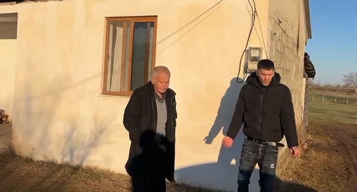  9 ditë pa asnjë gjurmë   Dyshohet se u mor nga rrjedha e përroit  babai dhe vëllai i Jurgen Karajit apel shtetit    