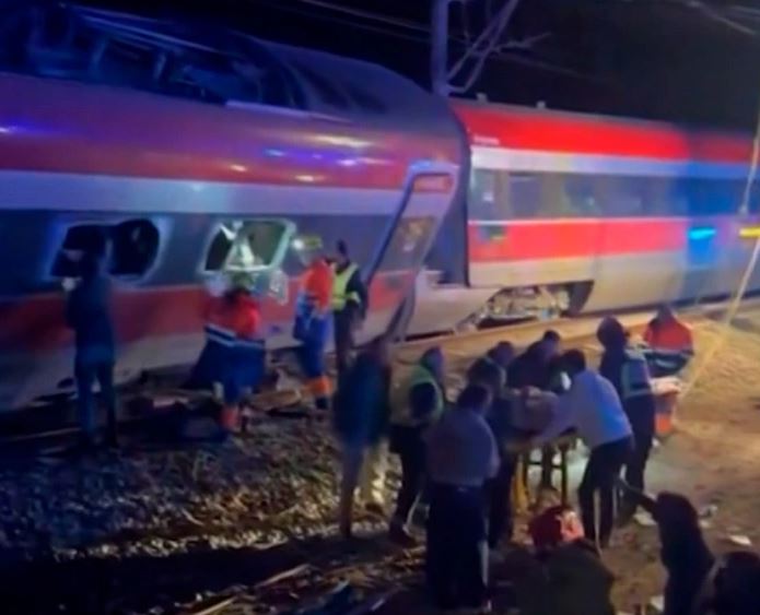 Aksidenti hekurudhor në Spanjë  Rëndohet bilanci  24 persona humbin jetën  mbi 70 të tjerë të plagosur