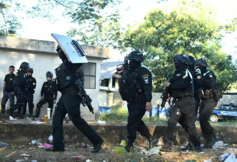 Gangs kill police officers and take control of prisons, Guatemala's ...