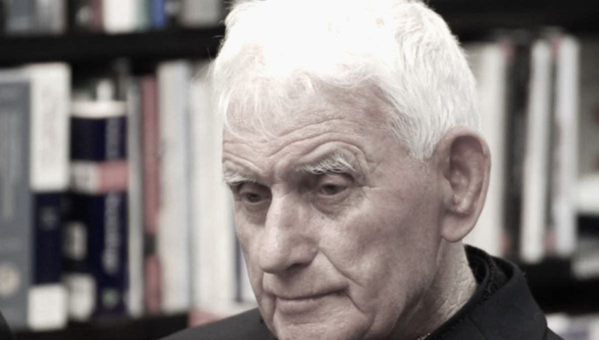  Asht prifti  vllau i Dedës që punon me mue  ti ke shok t nipin  atë qe i bjen kitarës  ka dalë prej burgut  e si duket      H   