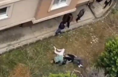 Kur dashuria për pak të merr jetën  Takimi romantik për pak kthehet në tragjedi  çifti hidhet nga kati i tretë i pallatit  Çfa   