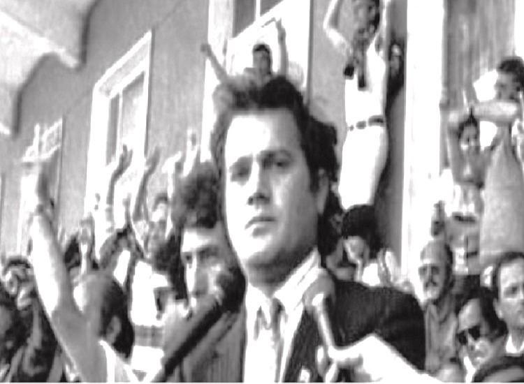 Azem Hajdari tha   poshtë PPSH ja  dinastia dhe diktatori Enver Hoxha  e  kënduan   o djem rrëmbeni pushkën   shkuan te Komit   