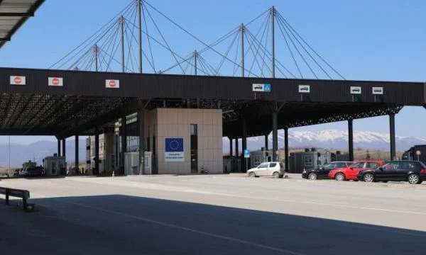 Pas Malit të Zi  bllokadë edhe në kufijtë me Maqedoninë e Veriut  Pritet kufizimi i lëvizjes së mallrave në hyrje dhe dalje të   