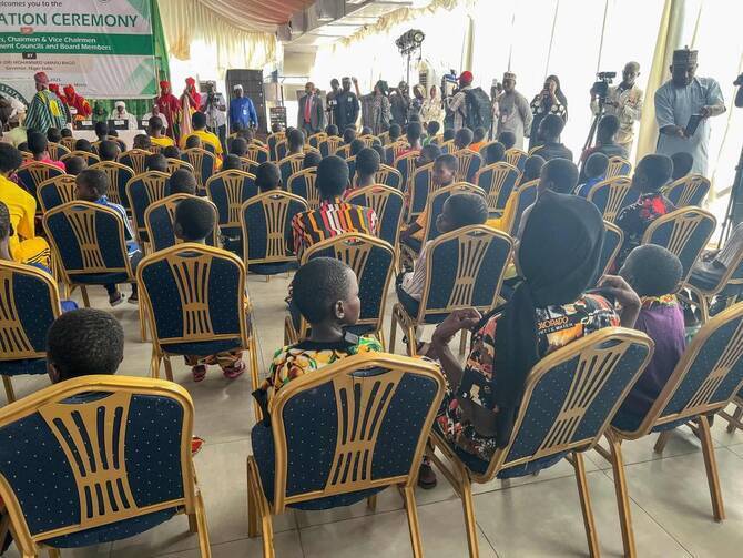 Policia nigeriane mohon sulmet në kisha  ndërsa banorët këmbëngulin se 168 persona mbahen peng nga grupe të armatosura