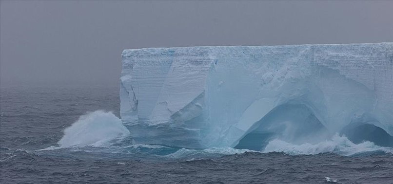 Sateliti kinez tregon një ajsberg të madh në prag të shpërbërjes