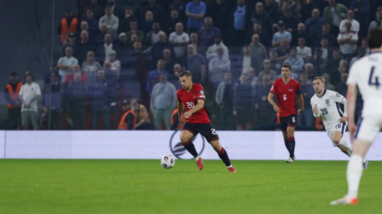 Shqiperi Angli 693 Scaled