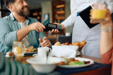 Turiste Pagese Me Karte Restorant 1196