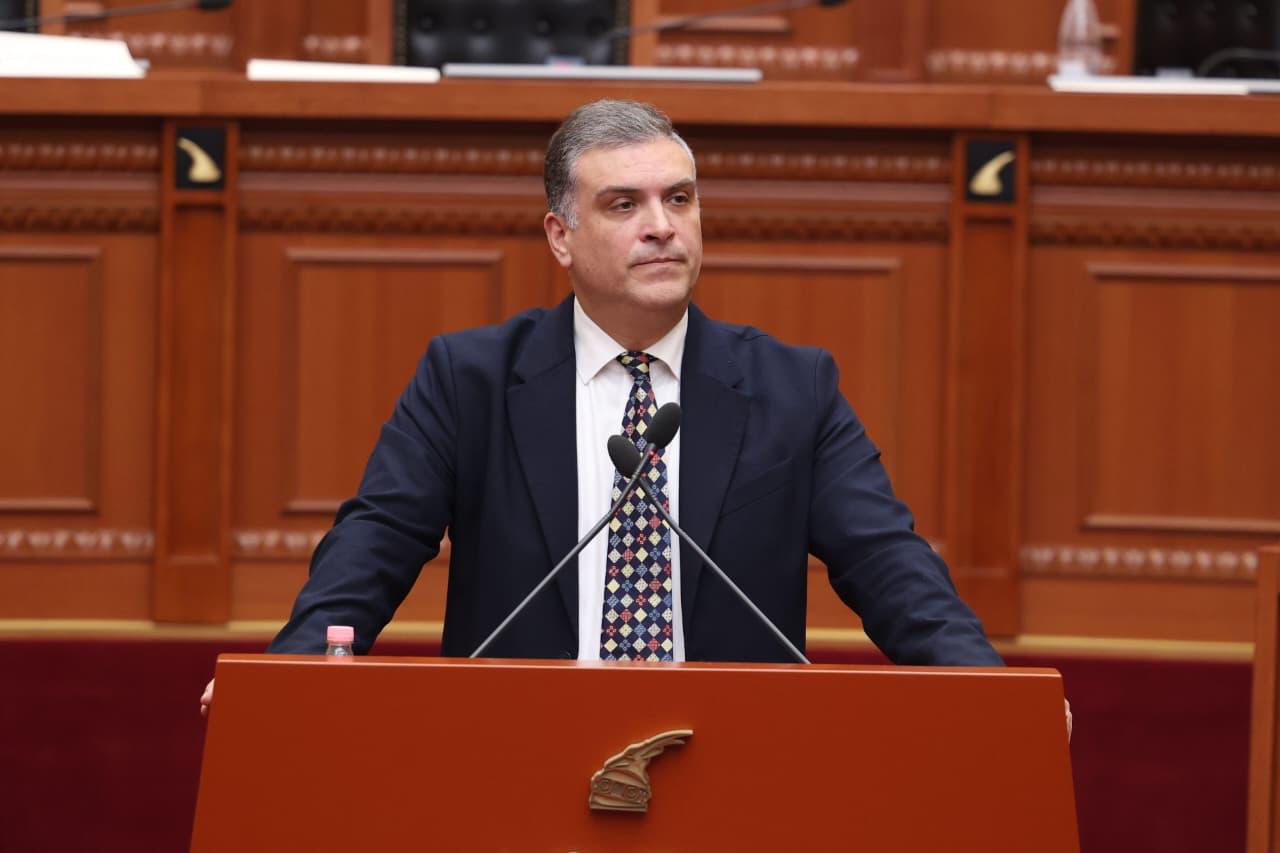  Një qeveri që takson bukën e gojës    Blushi akuza socialistëve  Lakmia juaj për të vjedhur  më e madhe se dëshira për të ndi   