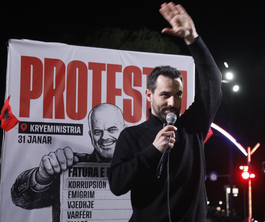  Balluku vjedh 53 mln euro dhe qeveria nuk rrëzohet   Lapaj  U kapën në pazare 100 mln euro te AKSHI  Pushojnë në resorte të s   