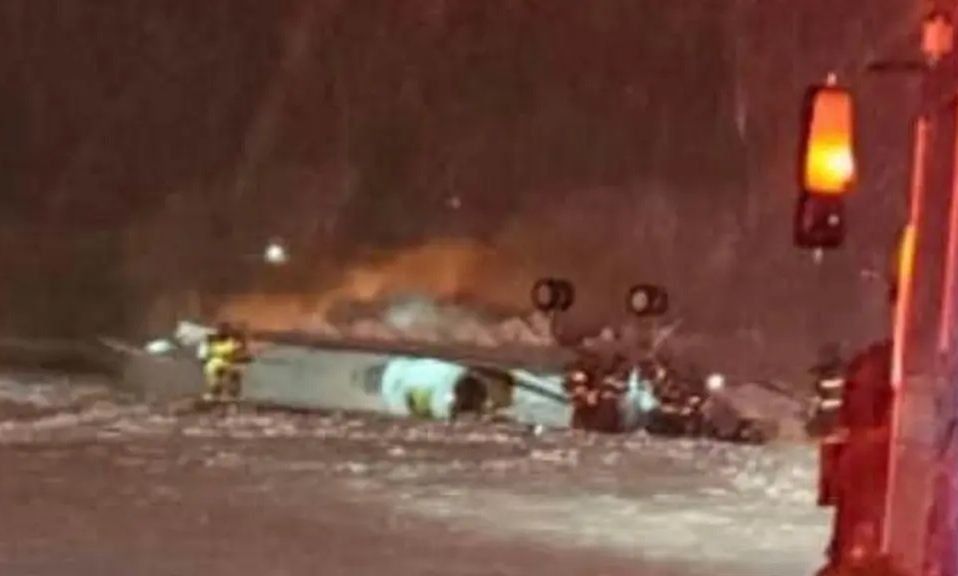 Rrëzimi i aeroplanit në SHBA  fati i 8 personave në bord ende i panjohur