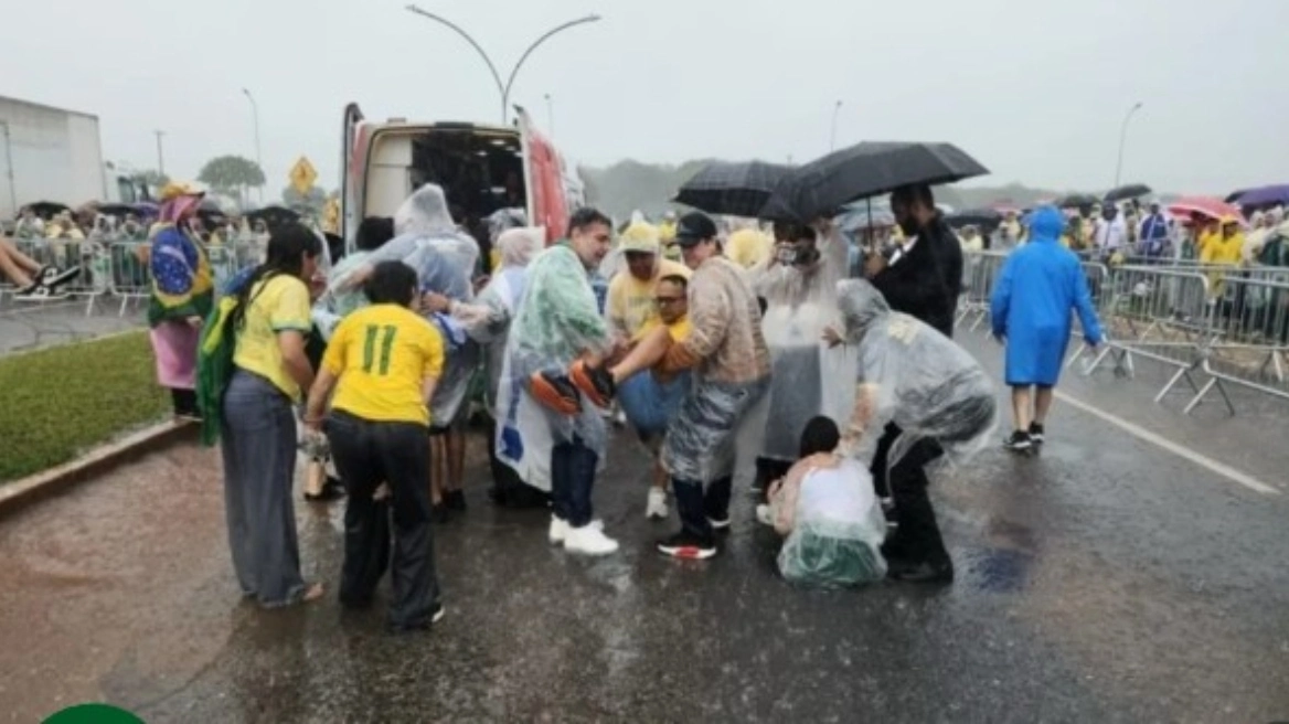 VIDEO  Kishin dalë në mbështetje të ish presidentit Bolsonaro  30 persona mbetën të plagosur pasi u goditën nga rrufeja