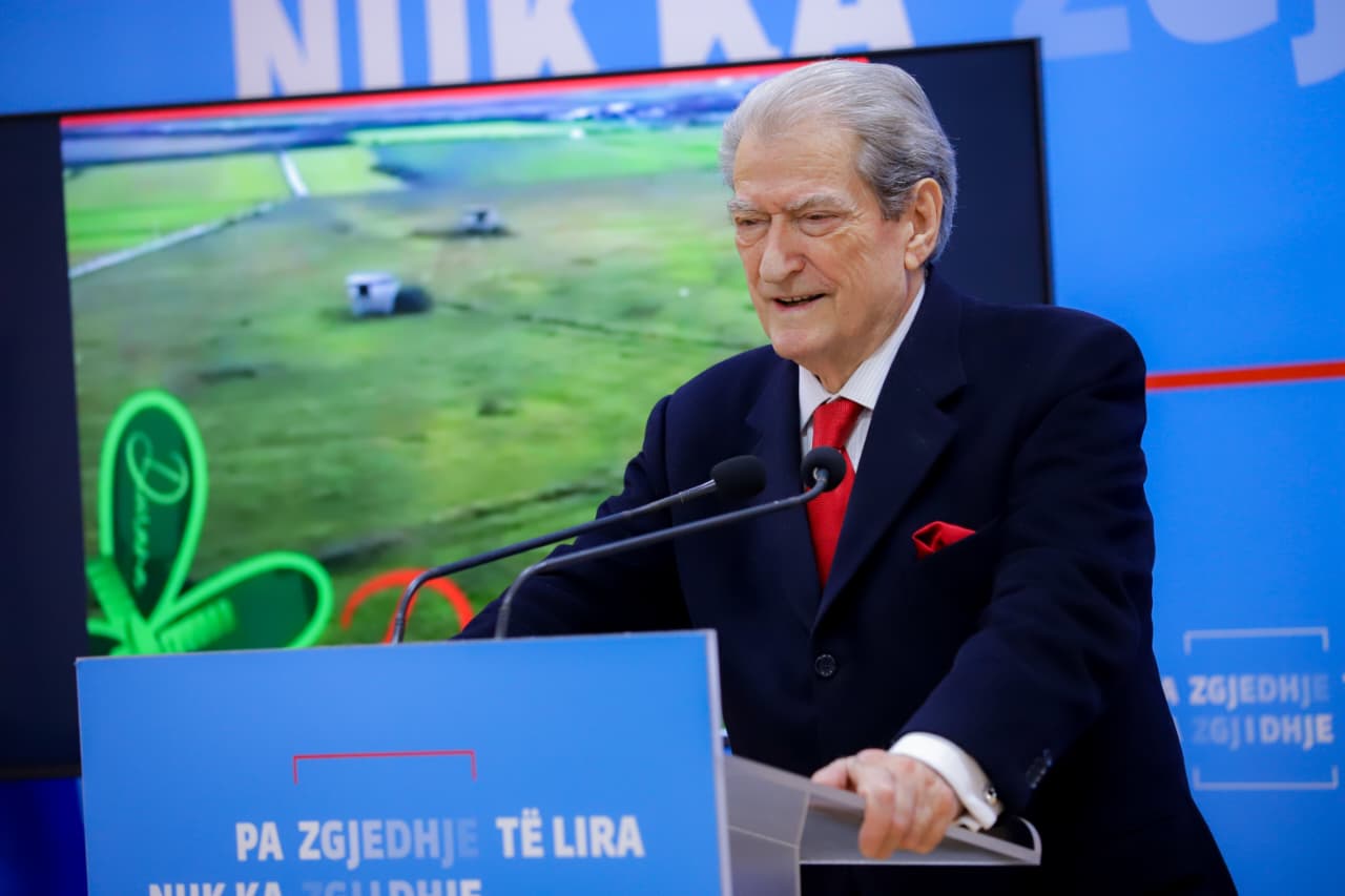  Troplana e Ramës dhe baxhanakut të tij vjedh qytetarët   Berisha  Si  hanë  livadhet dhe arat me bar qindra mln euro nga taks   