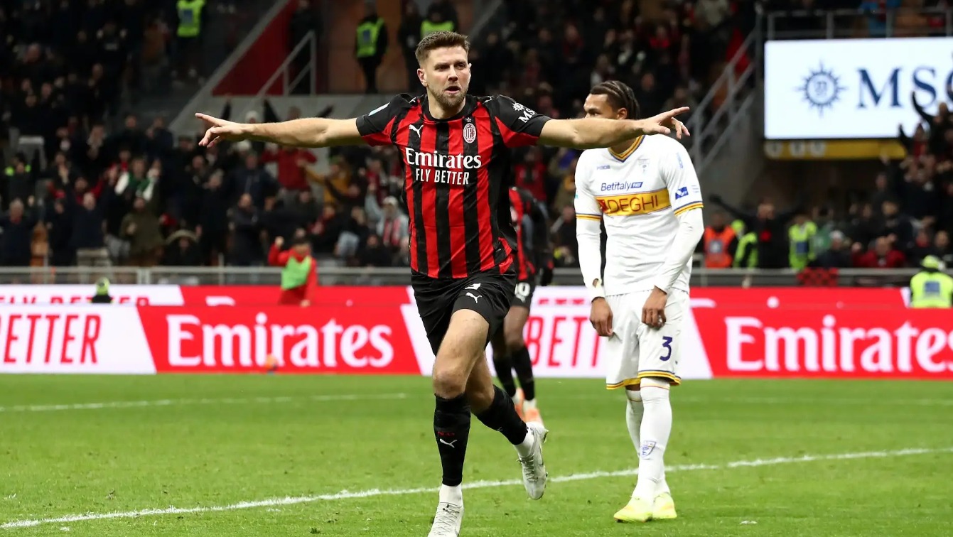 Fullkrug bën  djallin   Milan mund Lecce n  Allegri me  laps e letër   Ja sa pikë duhen për Champions  VIDEO 