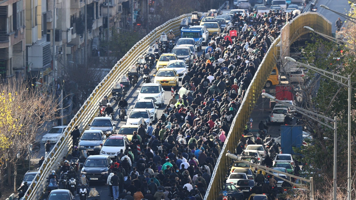 Përshkallëzimi i protestave në Iran  Qeveria ndërpret internetin prej 24 orësh  jashtë funksionit dhe bankomatet