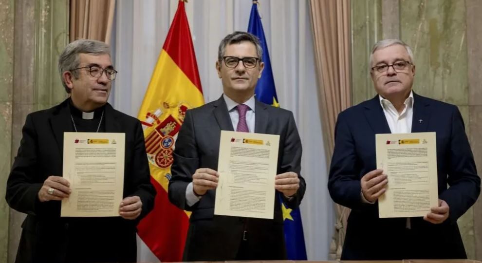 Kisha Katolike e Spanjës firmos marrëveshjen për kompensimin e viktimave të abuzuar seksualisht nga klerikët