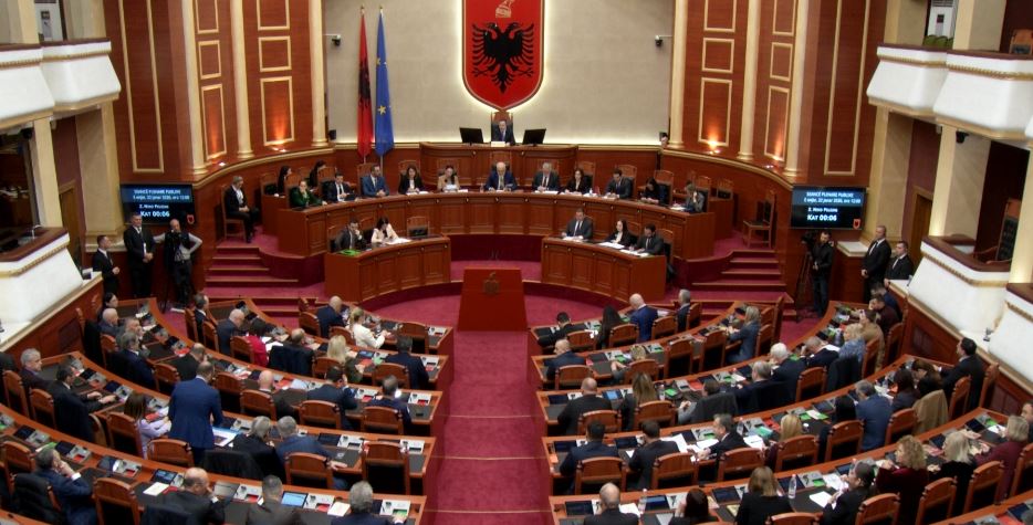 Nga marrëveshja e bashkëpunimit me Italinë tek ligji për mbrojtjen e të grave  Të martën seancë plenare  zbardhet rendi i ditë   