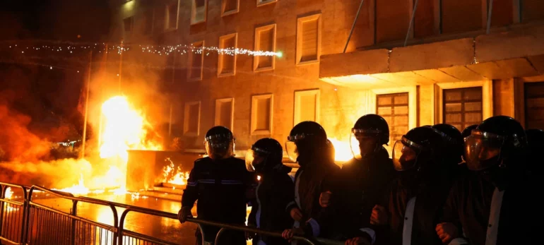 Molotowcocktail Traenengas Und