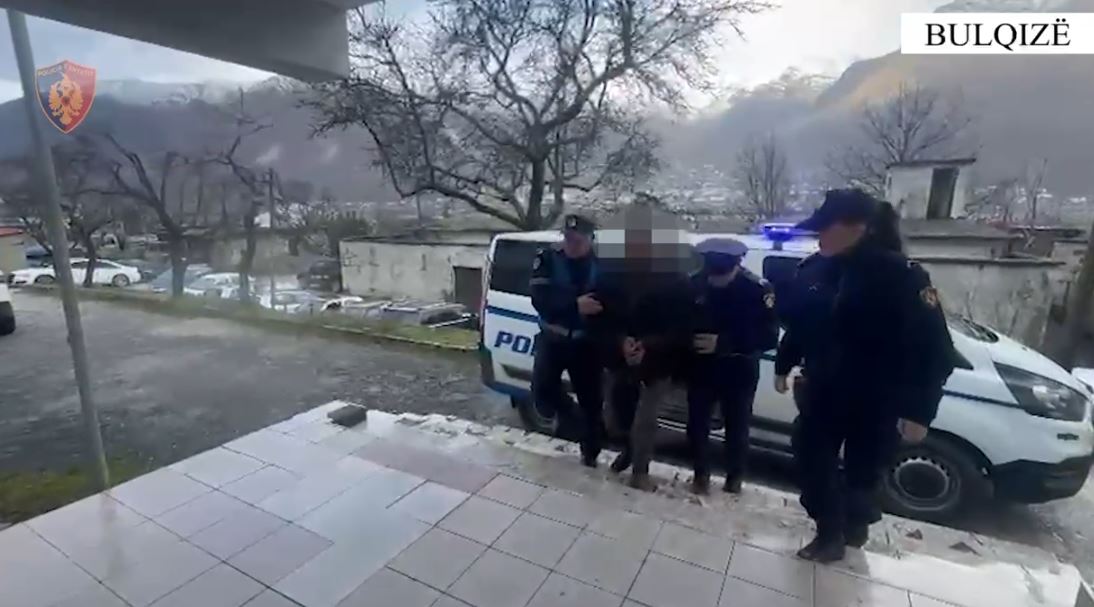Krim në familje në Bulqizë  Plagosi me thikë djalin e tij  arrestohet 58 vjeçari