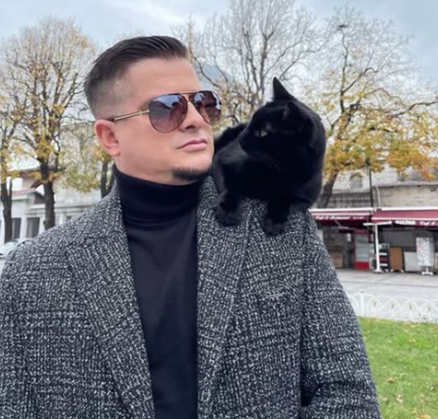  E kam peng   këngëtari i njohur tregon bisedën e fundit me Shpat Kasapin