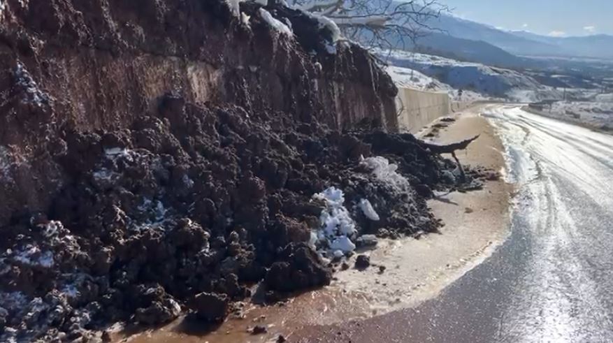 I kushtoi buxhetit të shtetit 10 mln euro  Shembje masivi dherash në aksin Herebel Peshkopi  rrezikohet plotësisht bllokimi i    