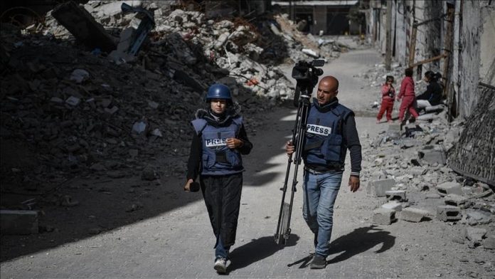 Thumbs B C 9a9c67953ee7e1e9787c9bbbcf0f288b 696x392