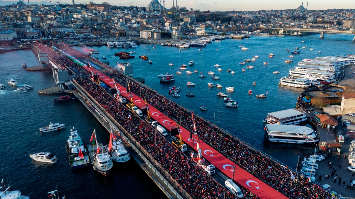  Nuk do ta harrojmë Palestinën   Mijëra njerëz protestuan në Stamboll për t i dhënë fund luftës në Gaza